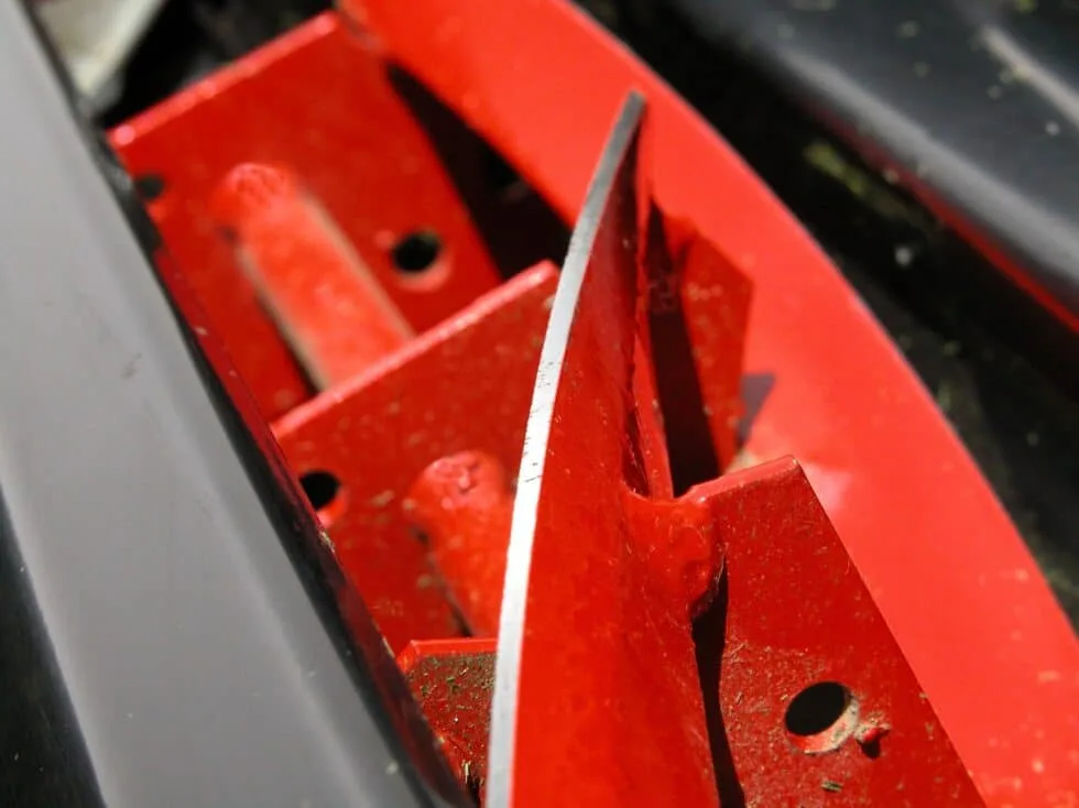 Lawn mower blade