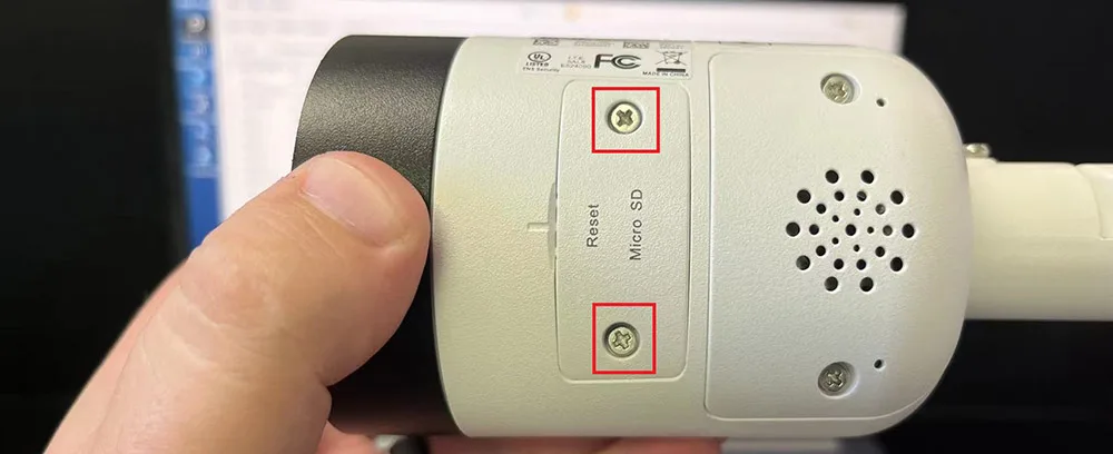 Reset button / pinhole reset